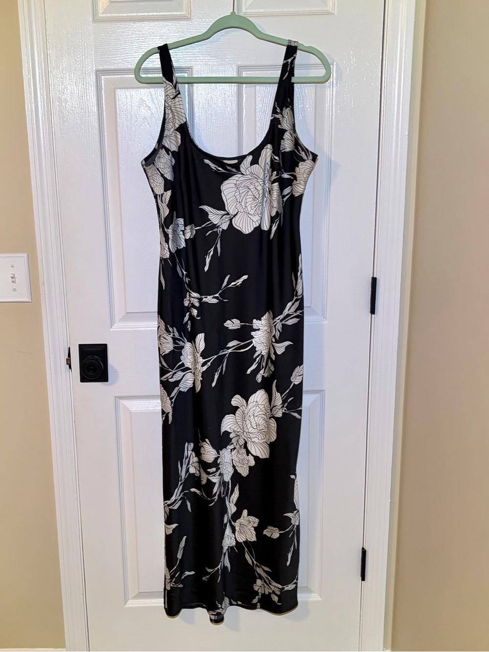 Like New A New Day Silky Black & White Tropical Floral Print Slip Dress. XL